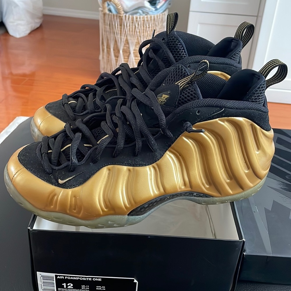 Nike Air Foamposite One Metallic Gold